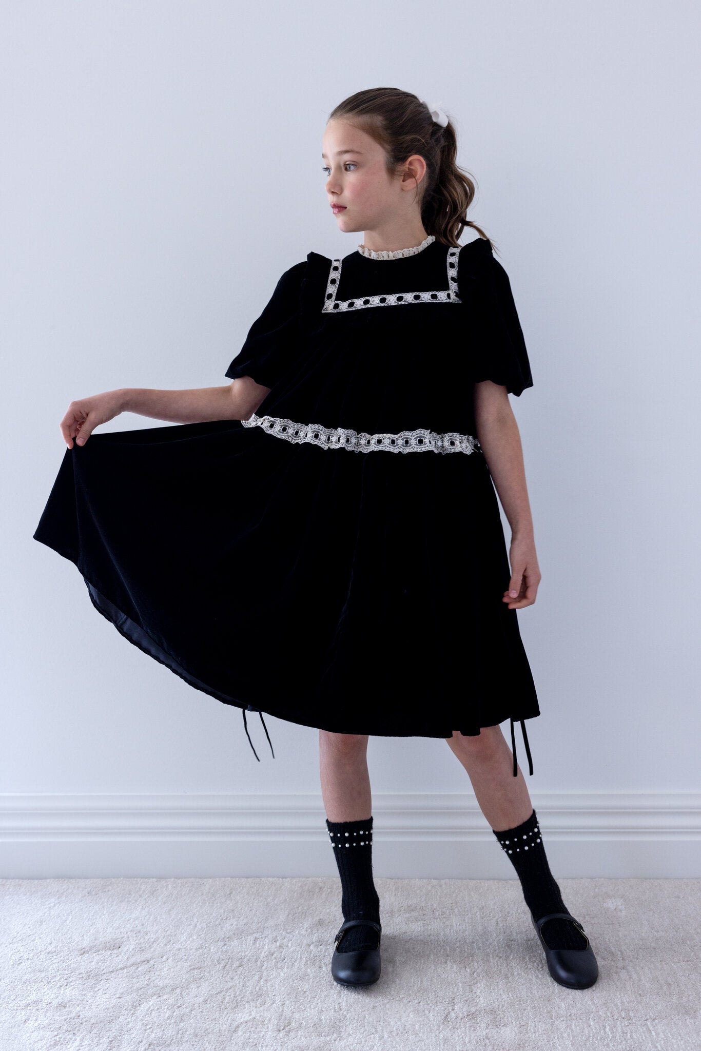 Short Sleeve Ribbon Lace Trim Velvet Dress