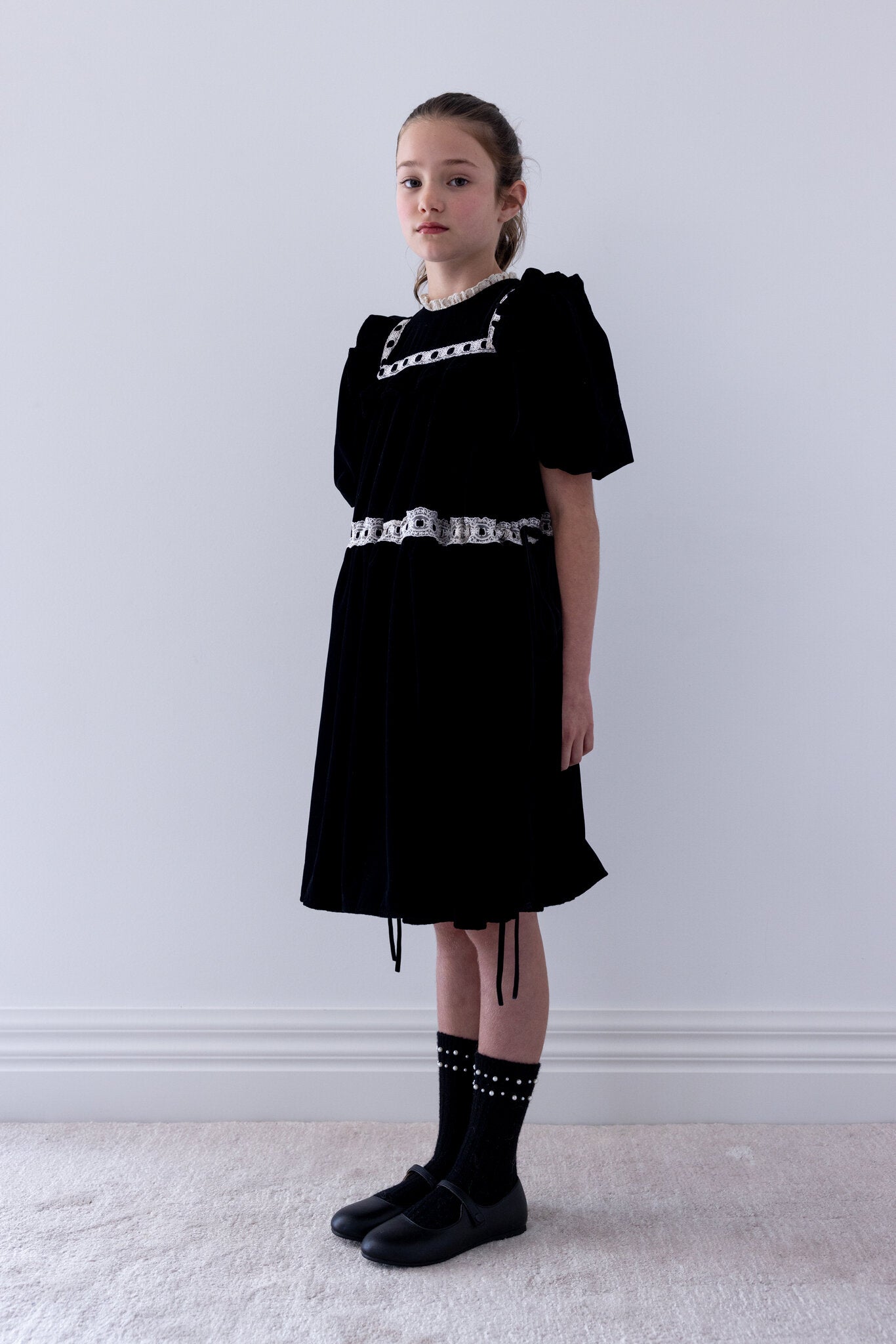 Short Sleeve Ribbon Lace Trim Velvet Dress