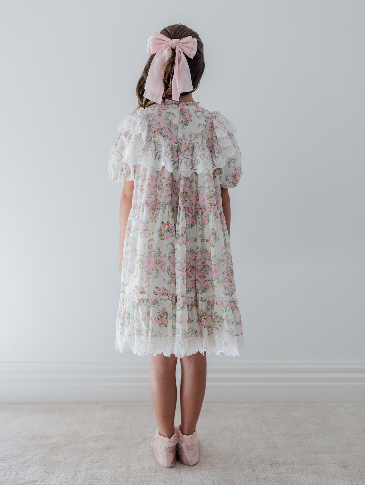 Elbow Sleeve Vintage Wallpaper Lace Ruffle Dress