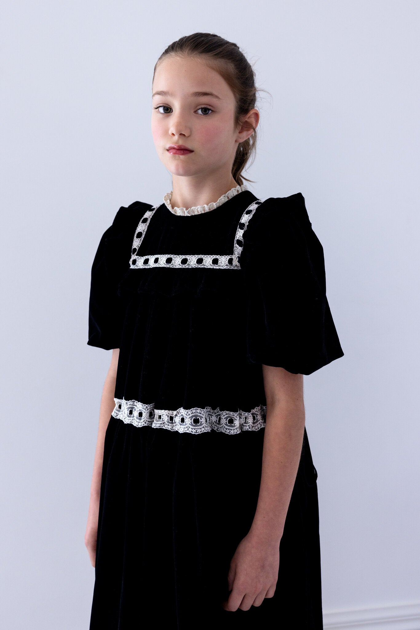 Short Sleeve Ribbon Lace Trim Velvet Dress