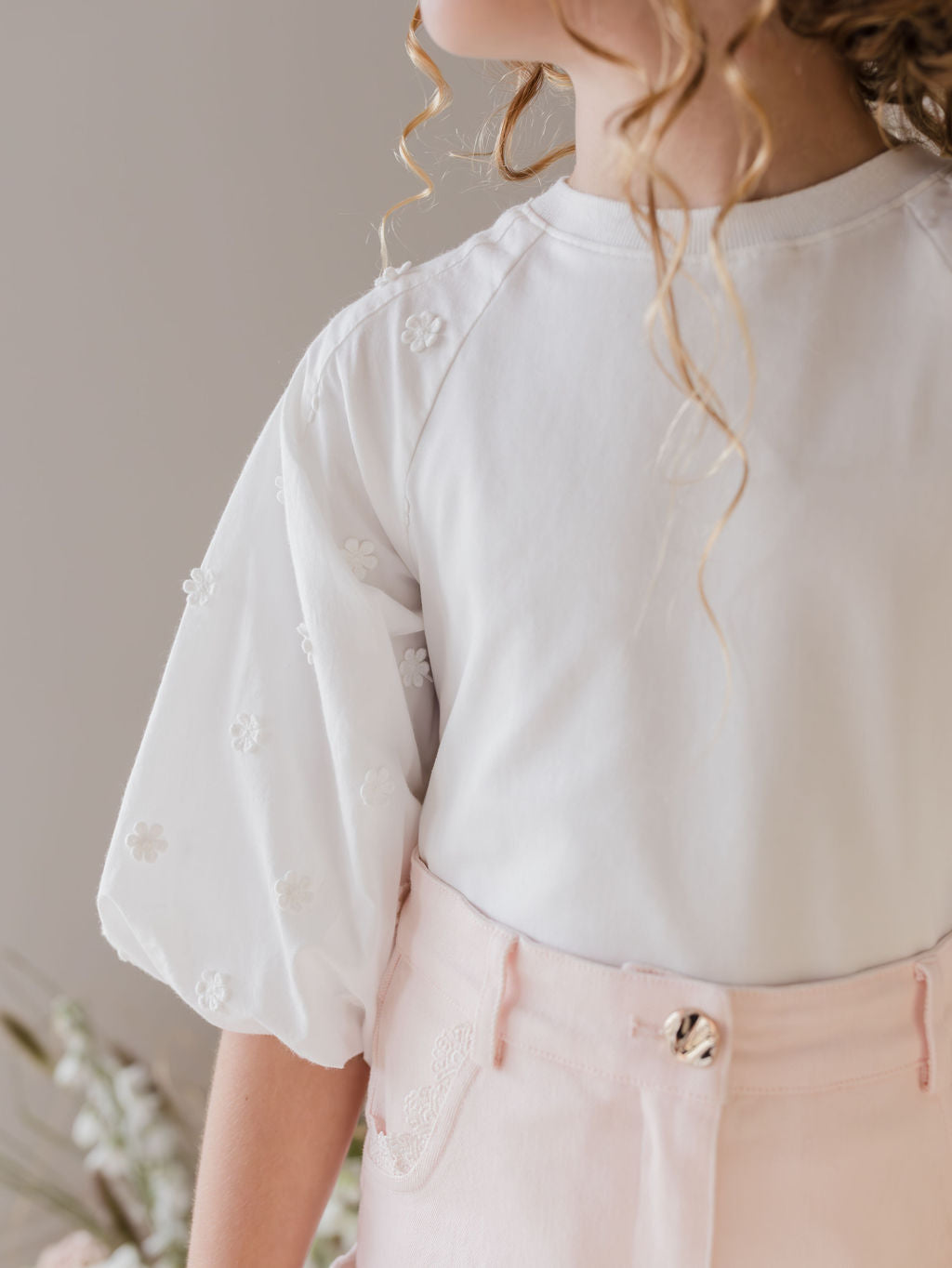 Daisy Applique Woven Sleeve Jersey Tee